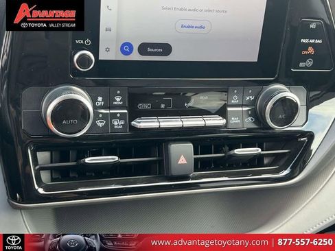 Used 2023 Toyota Highlander LE AWD/4WD image 33