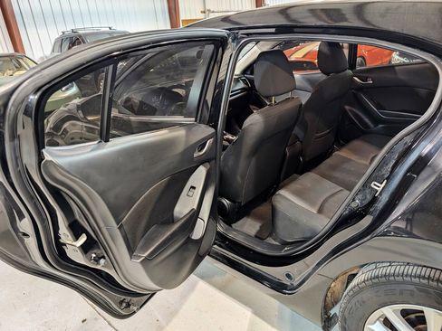 Used 2016 MAZDA MAZDA3 i Touring image 18