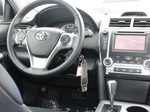 Used 2014 Toyota Camry SE image 22