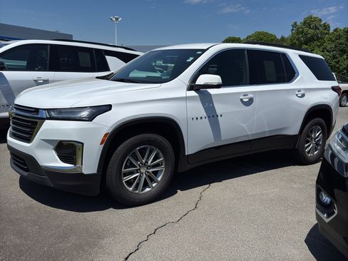 Used 2023 Chevrolet Traverse LT FWD image 3