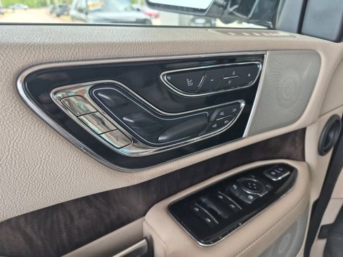 Used 2020 Lincoln Navigator Reserve w/ Luxury Package RWD image 13