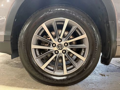 Used 2018 Toyota Highlander XLE AWD/4WD image 20