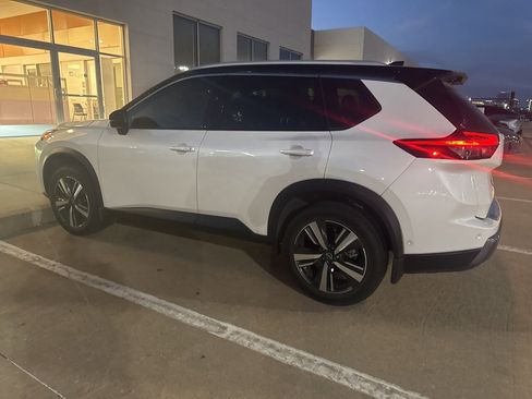 Certified 2024 Nissan Rogue SL w/ SL Premium Package image 2