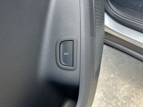 New 2026 Chevrolet Traverse LT w/ Sun and Wheel Package image 18