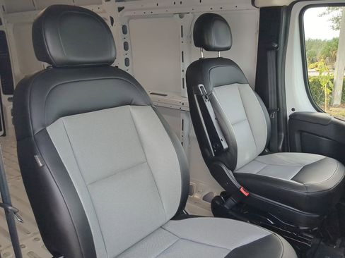 Used 2025 RAM ProMaster 2500 w/ Convenience Group image 16