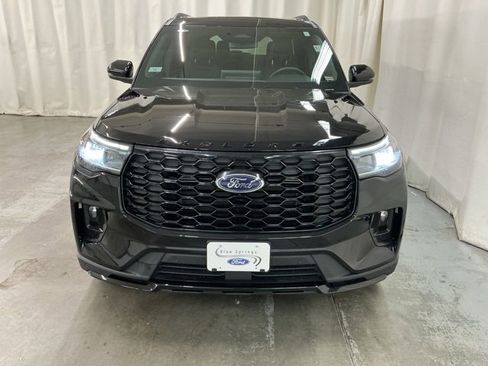 Used 2025 Ford Explorer ST-Line w/ Premium Package image 10