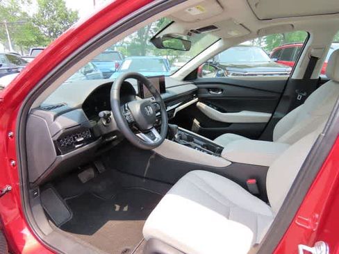 Used 2025 Honda Accord Touring image 2