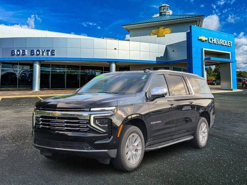 Used 2025 Chevrolet Suburban Premier AWD/4WD image 8