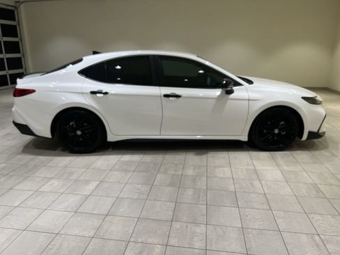 Used 2026 Toyota Camry Hybrid w/ Multimedia Upgrade Package FWD image 6