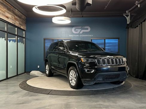 Used 2022 Jeep Grand Cherokee Laredo X AWD/4WD image 1