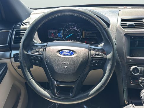 Used 2018 Ford Explorer XLT w/ Equipment Group 202A FWD image 16