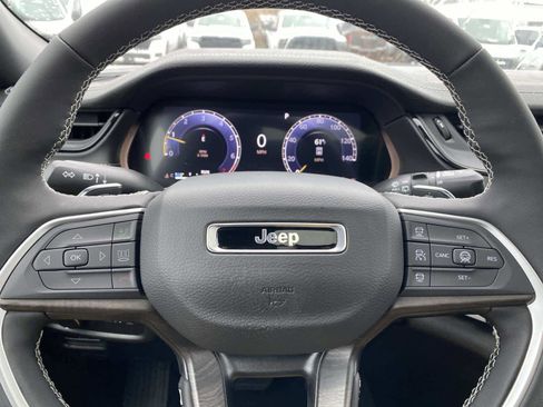 New 2026 Jeep Grand Cherokee Altitude image 14