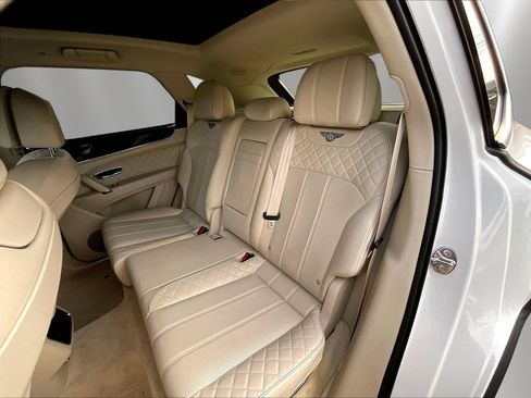 Used 2017 Bentley Bentayga AWD/4WD image 21