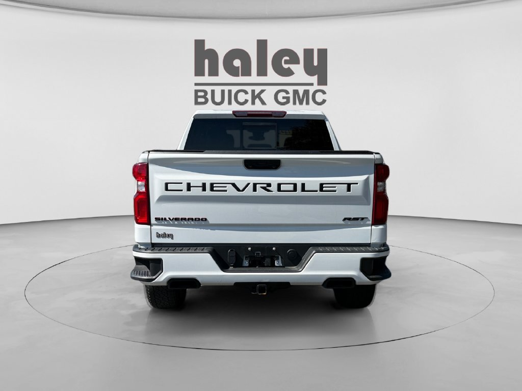 Used 2024 Chevrolet Silverado 1500 RST w/ Redline Edition AWD/4WD image 4