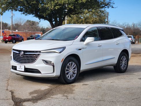 Certified 2024 Buick Enclave Essence image 3