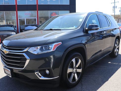 Used 2018 Chevrolet Traverse LT image 2
