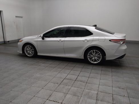 Used 2018 Toyota Camry XLE FWD image 3
