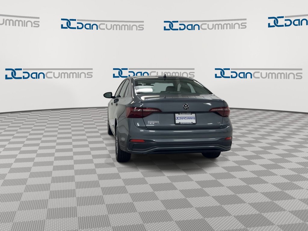 Used 2024 Volkswagen Jetta SE FWD image 7