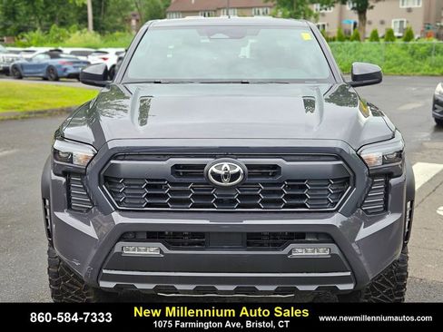 Used 2024 Toyota Tacoma TRD Off-Road image 8
