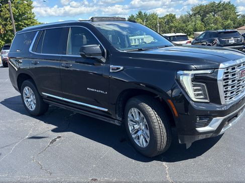 Used 2026 GMC Yukon Denali w/ Sun & Power Step Package AWD/4WD image 3
