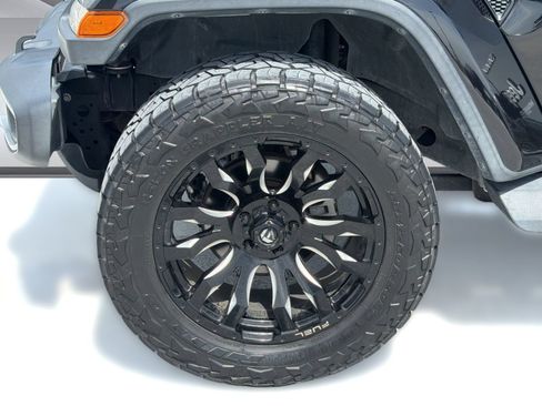 Used 2020 Jeep Wrangler Unlimited Sahara AWD/4WD image 12