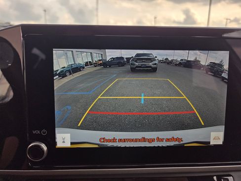 Used 2025 Toyota Camry LE FWD image 22