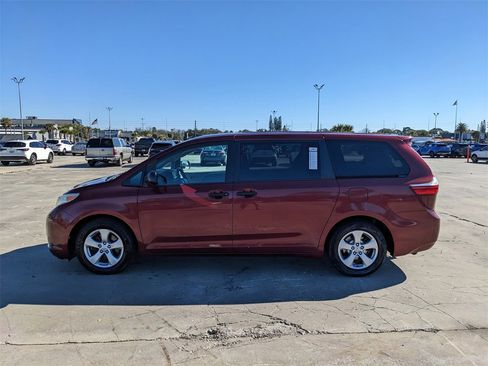 Used 2016 Toyota Sienna L image 6