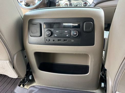Used 2018 Chevrolet Tahoe Premier AWD/4WD image 33