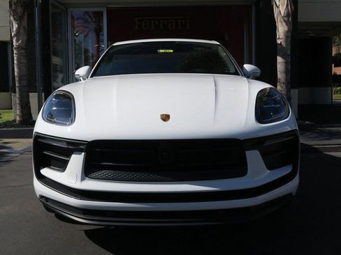 Used 2023 Porsche Macan image 3