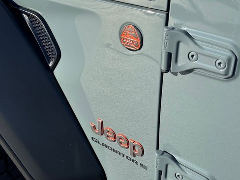 Used 2025 Jeep Gladiator Mojave w/ Convenience Group image 14