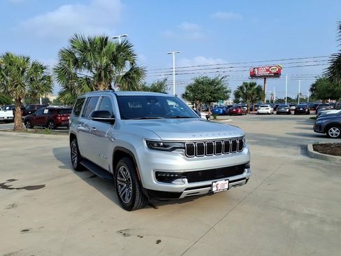 Used 2024 Jeep Wagoneer Series II w/ Flexible Seating Group RWD image 7