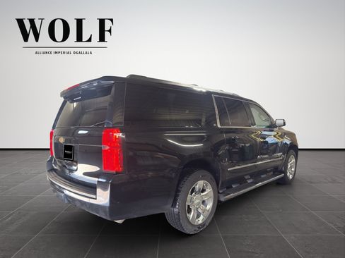 Used 2017 Chevrolet Suburban LT w/ LT Signature Package AWD/4WD image 6