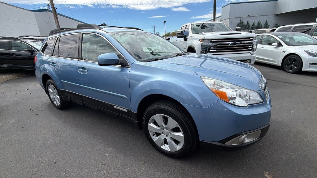 Used 2012 Subaru Outback 2.5i Premium AWD/4WD image 2