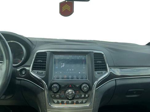 Used 2018 Jeep Grand Cherokee Overland AWD/4WD image 10