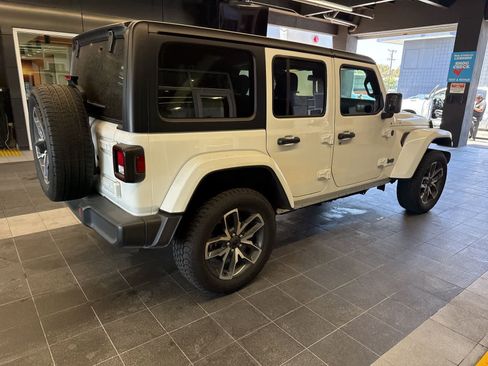 Used 2024 Jeep Wrangler Unlimited AWD/4WD image 14