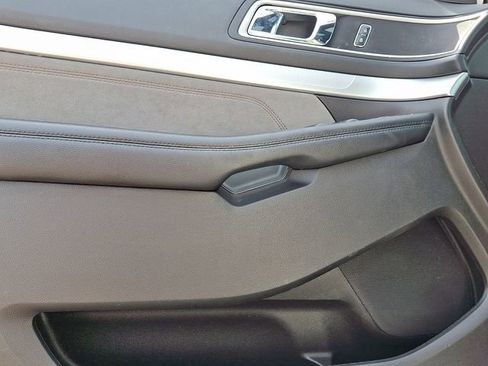 Used 2017 Ford Explorer XLT w/ Equipment Group 202A image 12