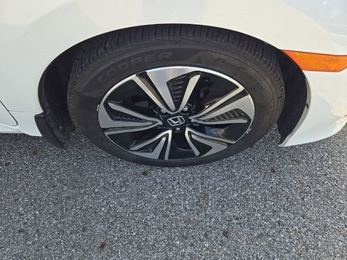 Used 2018 Honda Civic EX-L image 11