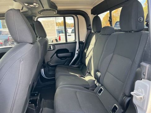 Used 2022 Jeep Gladiator Willys image 25