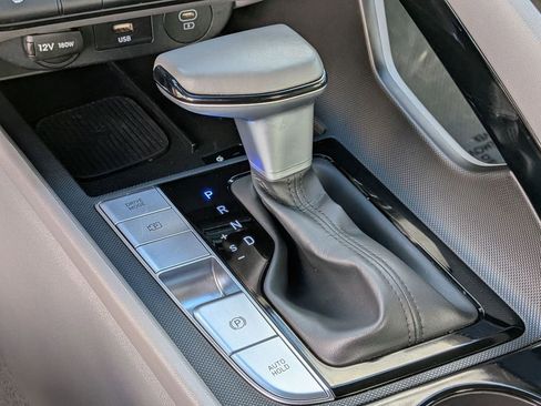 Certified 2024 Hyundai Elantra SEL w/ Convenience Package image 27