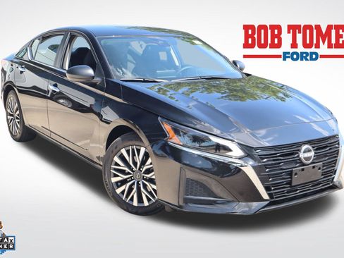 Used 2025 Nissan Altima 2.5 SV FWD image 1