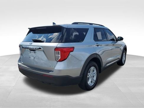 Used 2021 Ford Explorer XLT AWD/4WD image 4