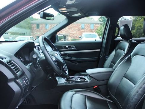 Used 2019 Ford Explorer XLT w/ Equipment Group 202A FWD image 12