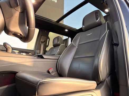 Used 2023 Cadillac Escalade Sport image 4