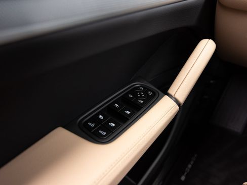 Certified 2026 Porsche Cayenne Coupe AWD/4WD image 22