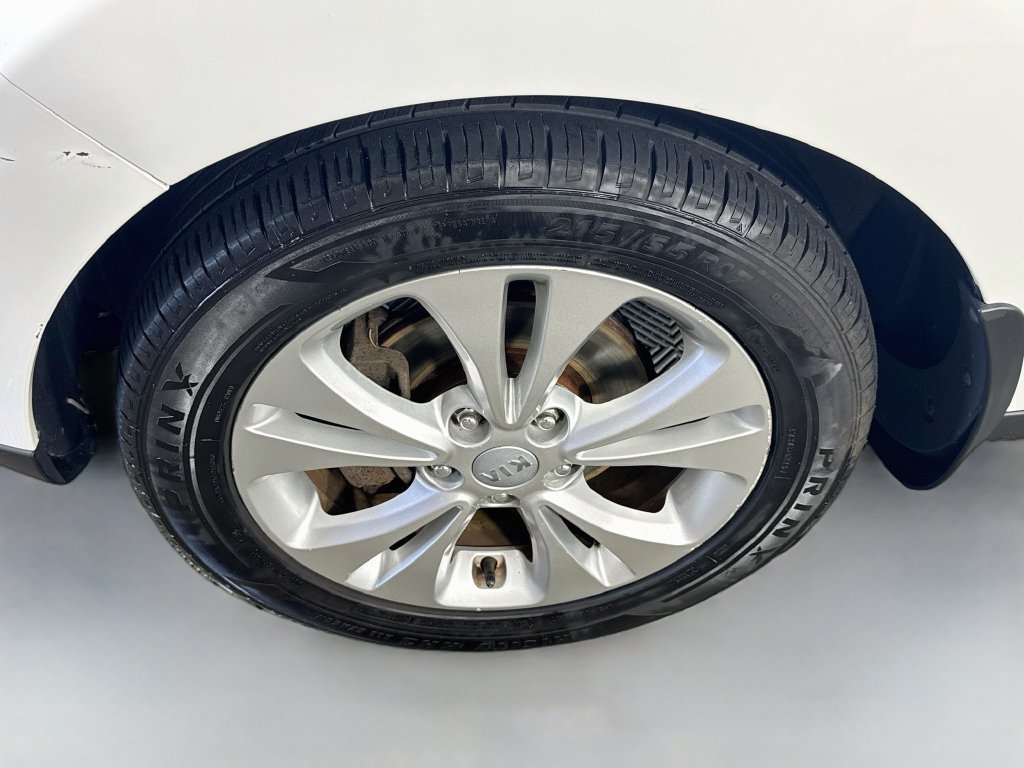 Used 2016 Kia Soul ! FWD image 4