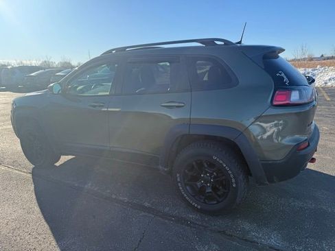 Used 2019 Jeep Cherokee Trailhawk image 4
