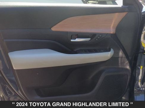 Used 2024 Toyota Grand Highlander AWD image 11