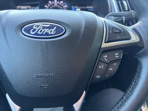 Used 2022 Ford Edge Titanium image 16