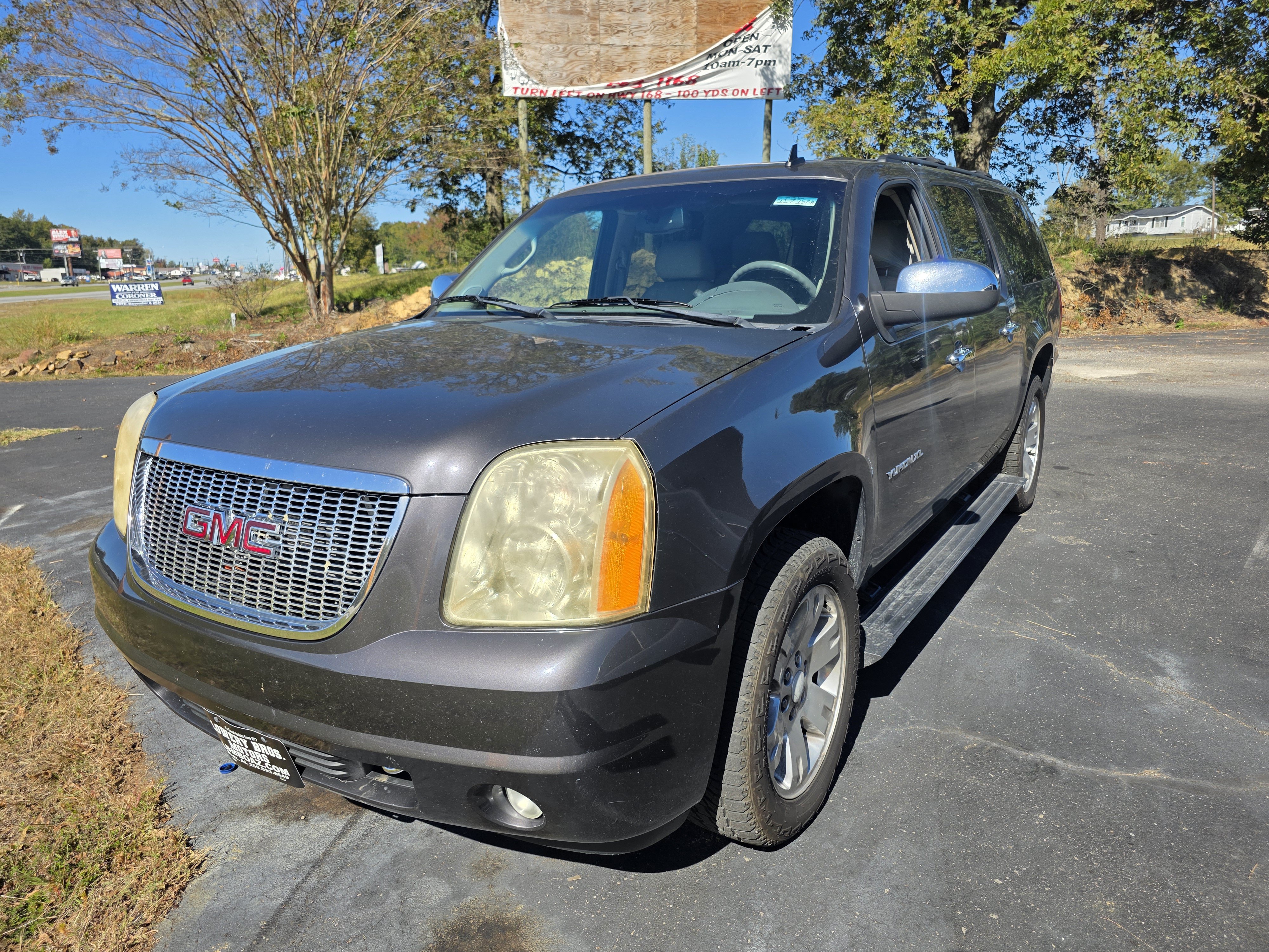 Used 2011 GMC Yukon XL SLT w/ SLT Chrome Package AWD/4WD image 1