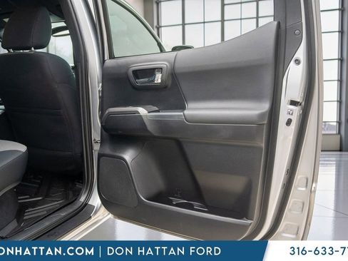 Used 2020 Toyota Tacoma TRD Sport AWD/4WD image 21